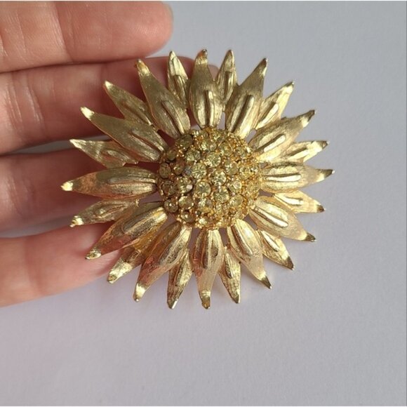 Vintage 50s Gold Tone Large Round Chunky Sun Flower Statement Brooch - Picture 2 of 10